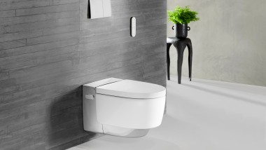 配备 Sigma 的镀铬 Geberit AquaClean Mera Comfort 规格智能坐便器